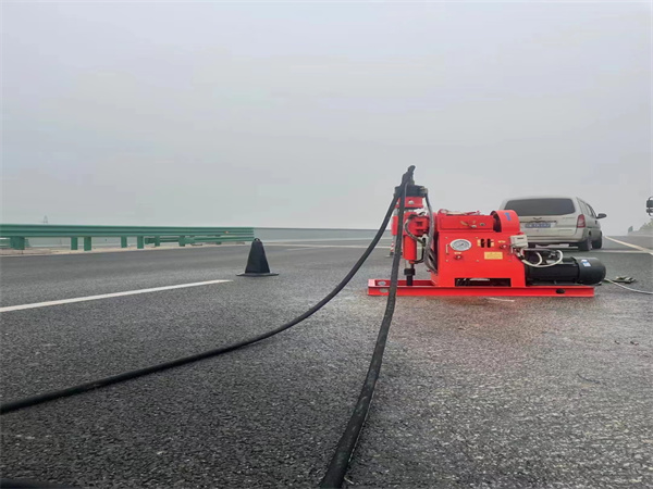 革吉马路路基路面开裂下沉注浆加固灌浆